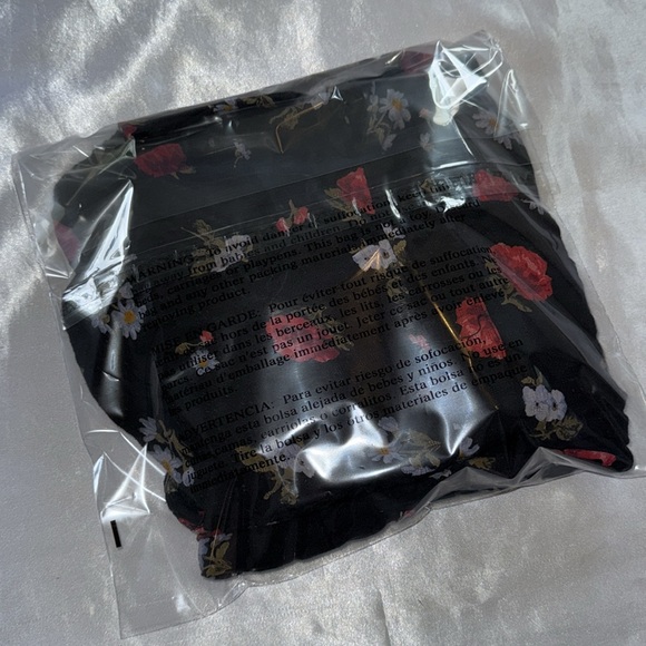 American Eagle Outfitters - Black Floral Romper - Open Back - Picture 6 of 6